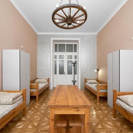 Cossacks Hostel Львов Экстерьер фото