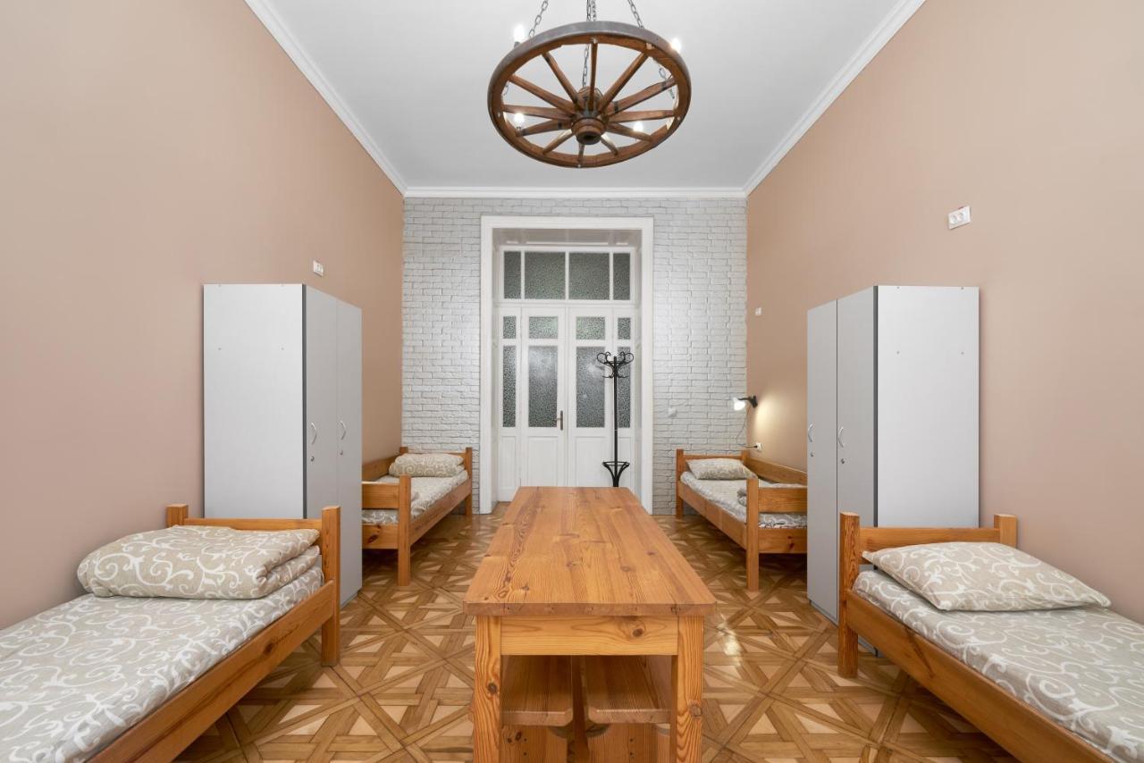 Cossacks Hostel Львов Экстерьер фото