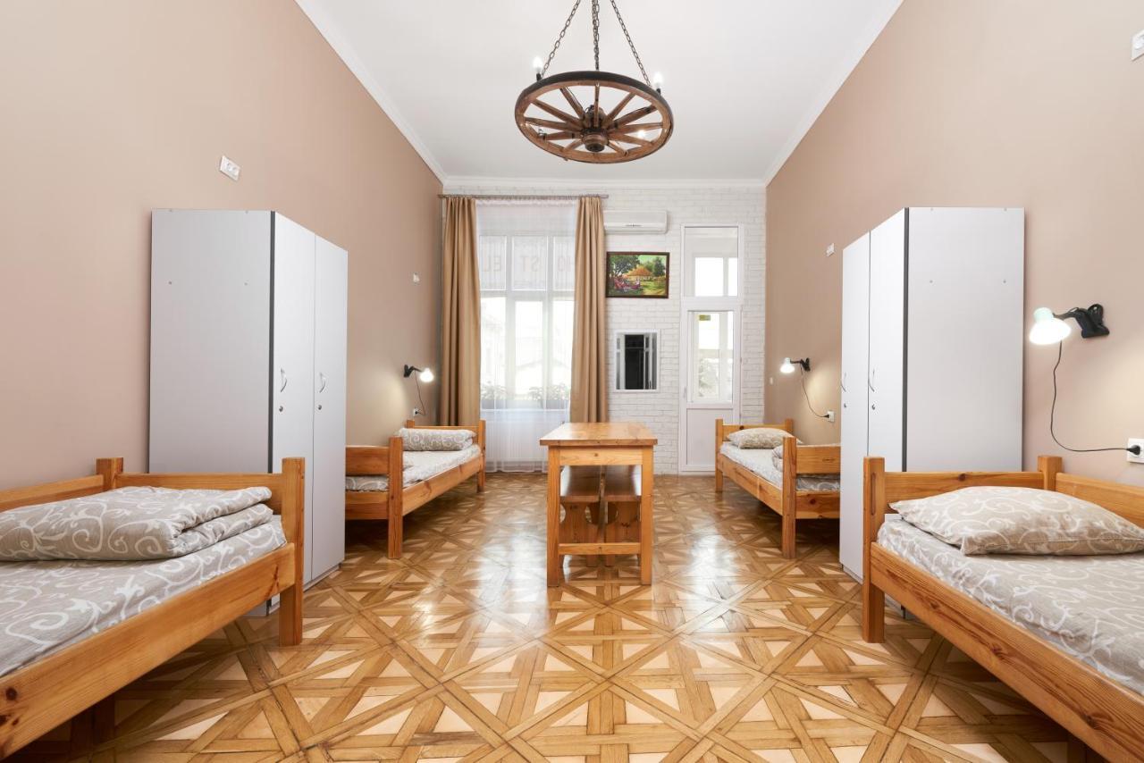 Cossacks Hostel Львов Экстерьер фото