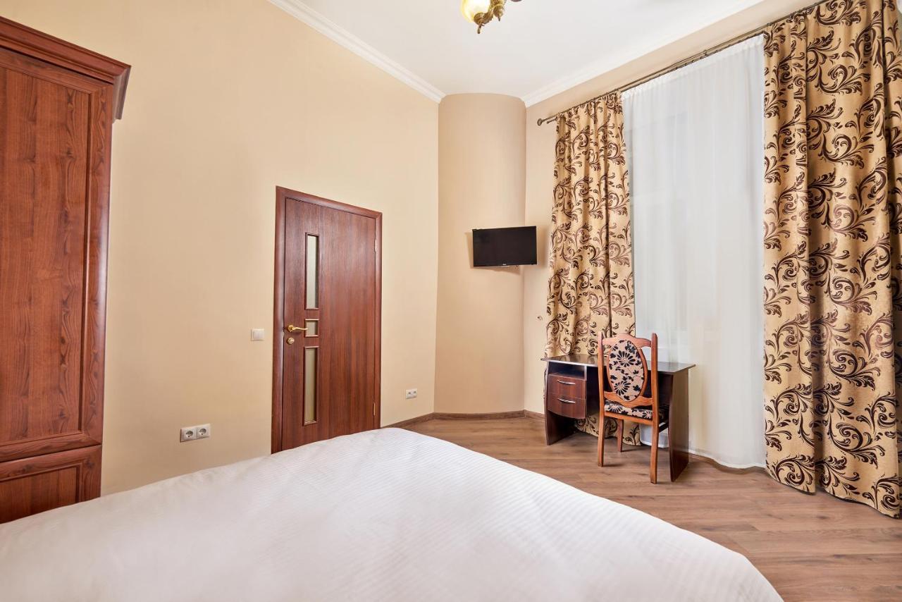 Cossacks Hostel Львов Экстерьер фото